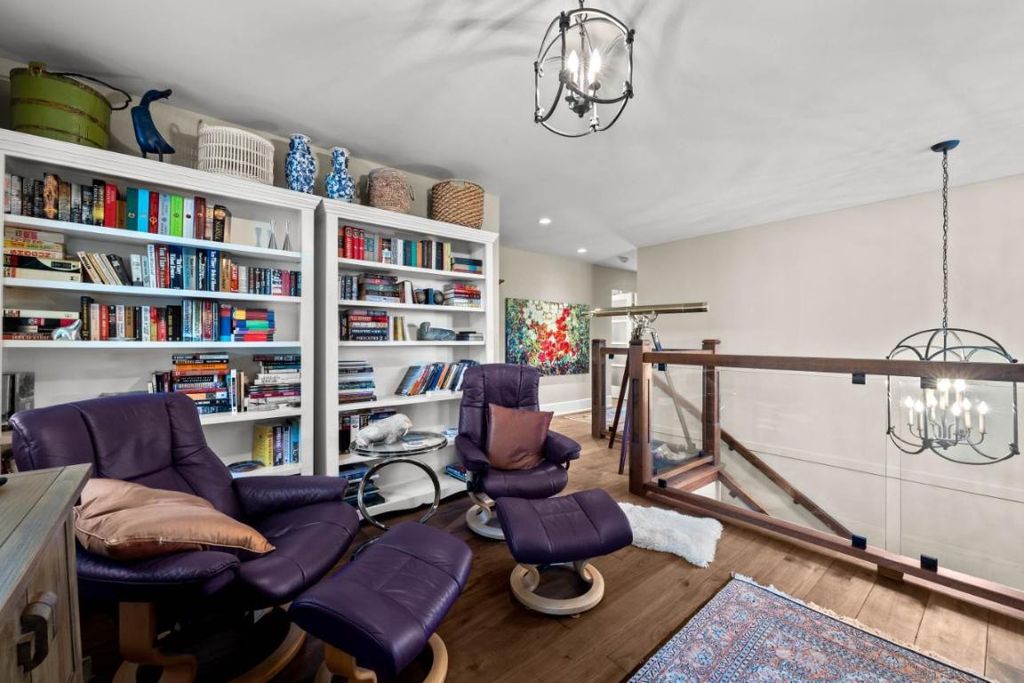 listing image 16513077210557825712