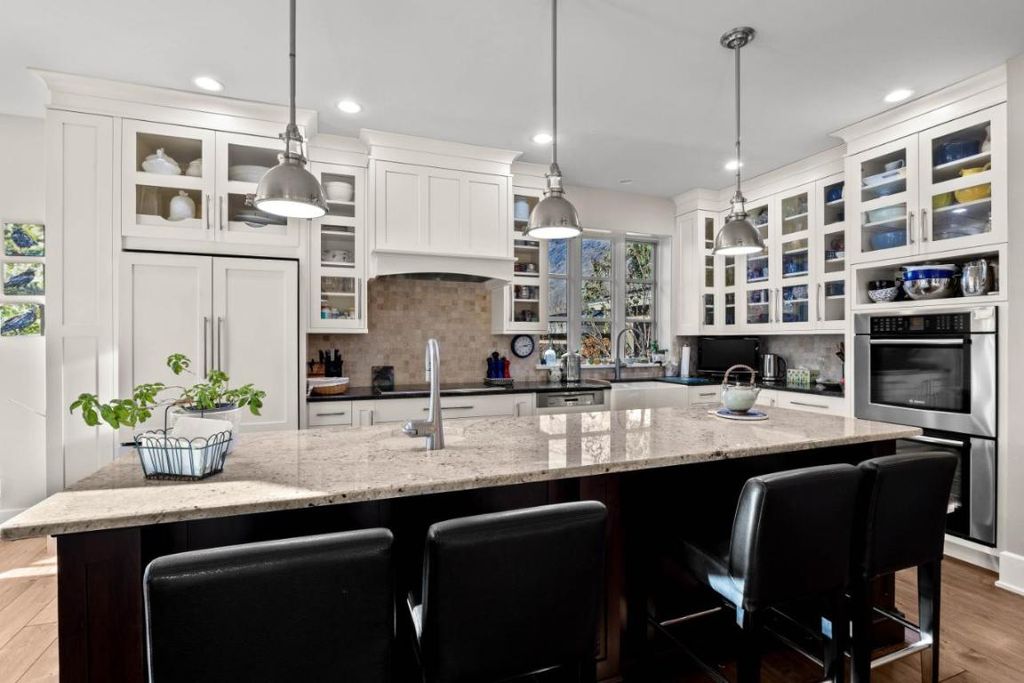 listing image 16513006487959710695