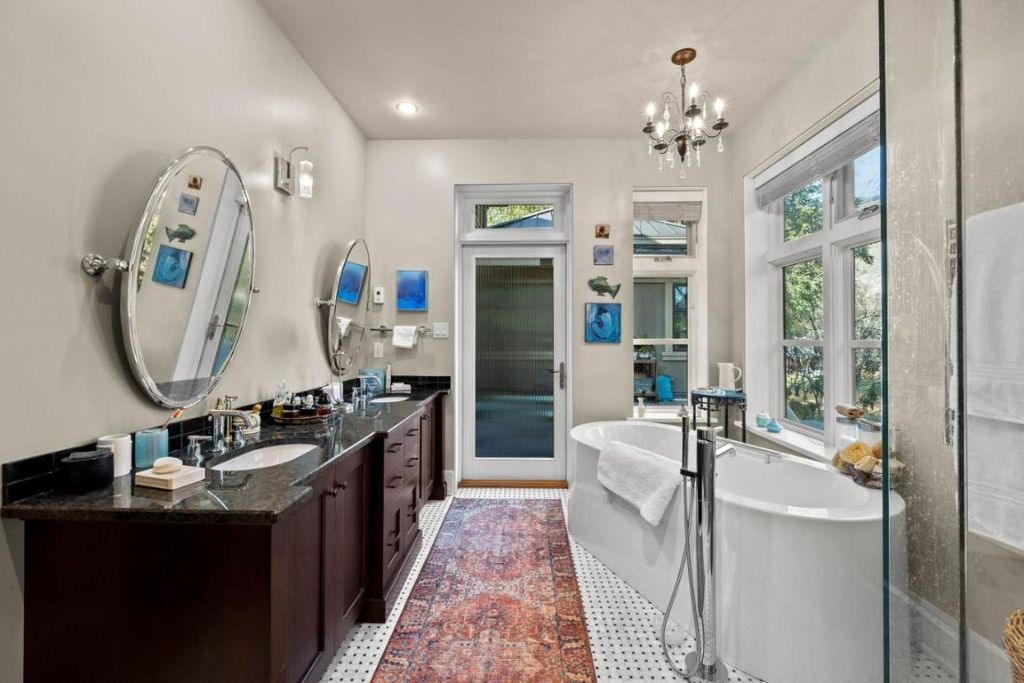 listing image 16514178102239448409
