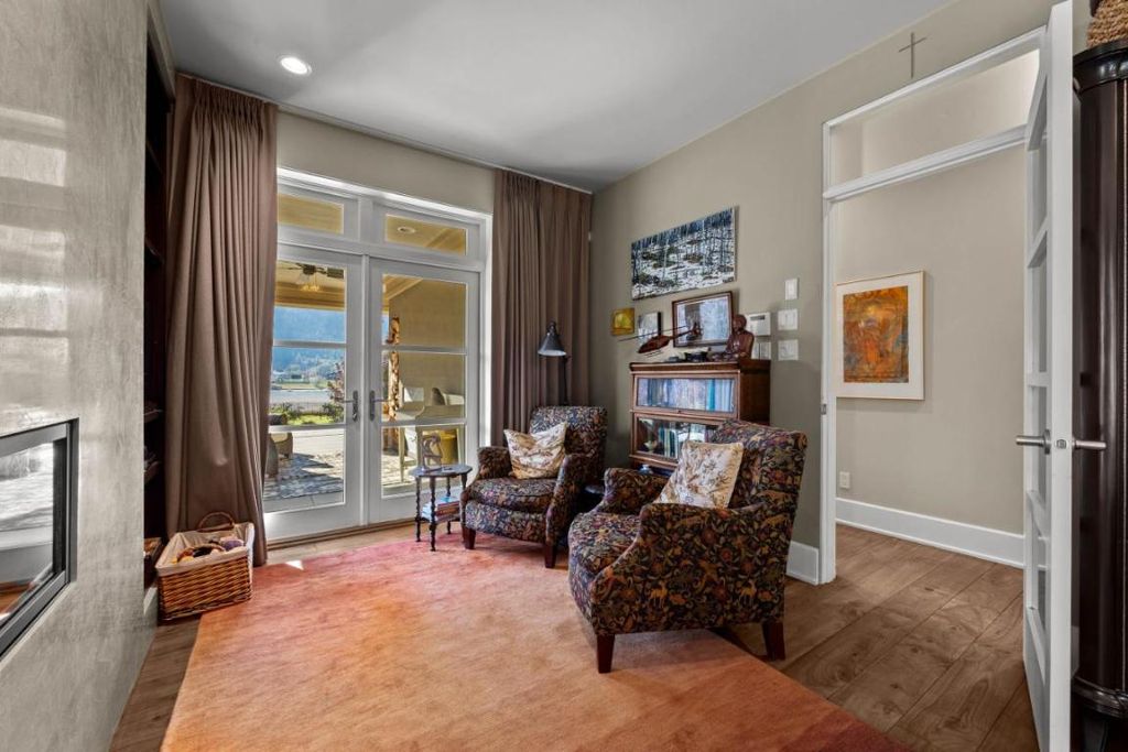 listing image 16510743353242113332