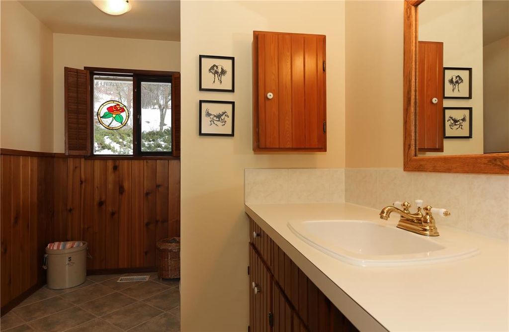 listing image 16518827989604247411