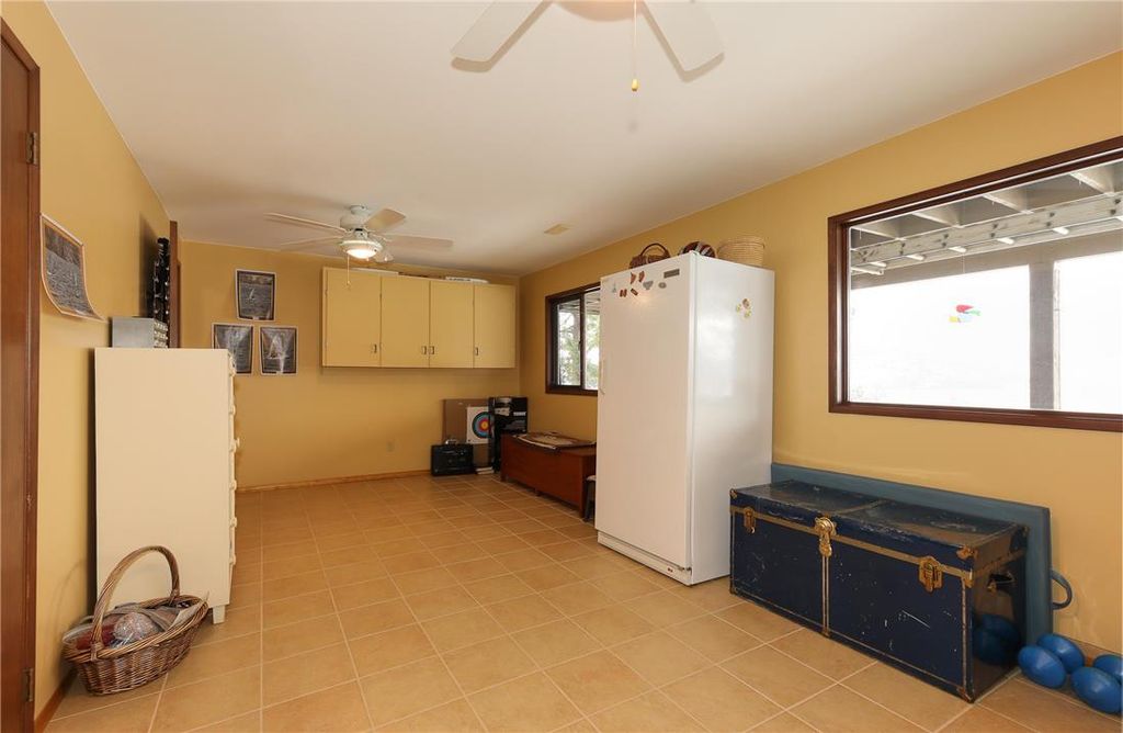 listing image 16519481226620979098