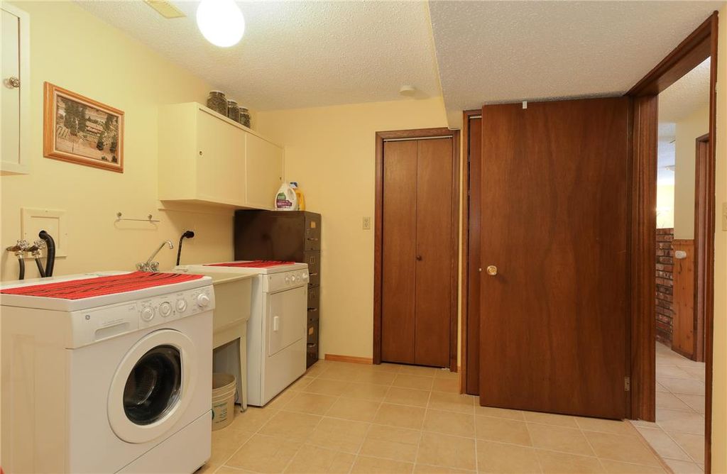 listing image 16519651837187652424