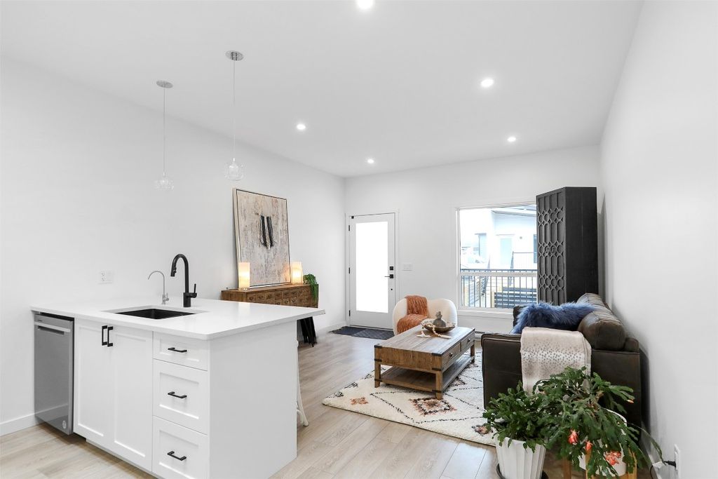 listing image 16510579711303838528