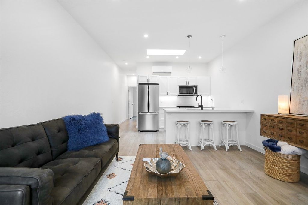 listing image 16515196711762389787