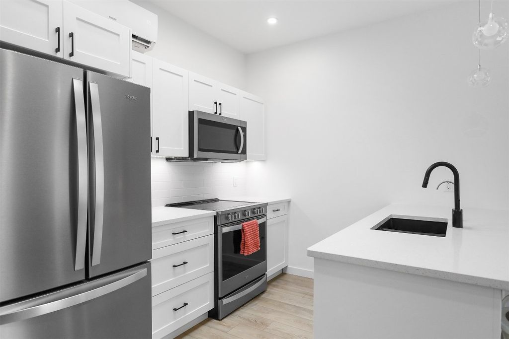 listing image 16511162745239990013