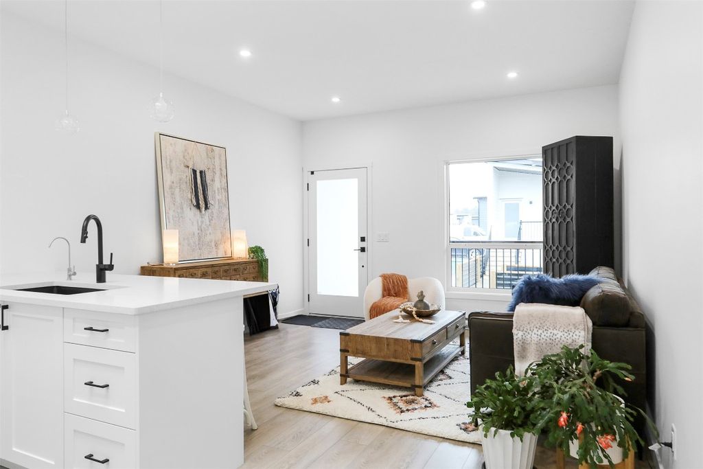listing image 16511861431674564102