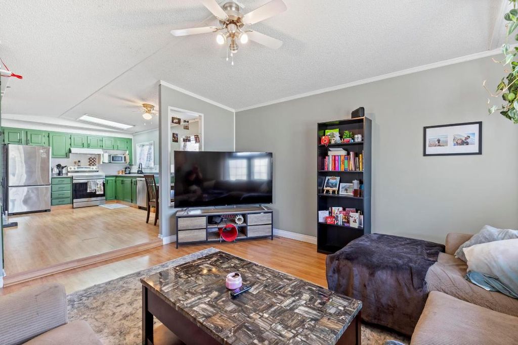 listing image 16513769215243494885