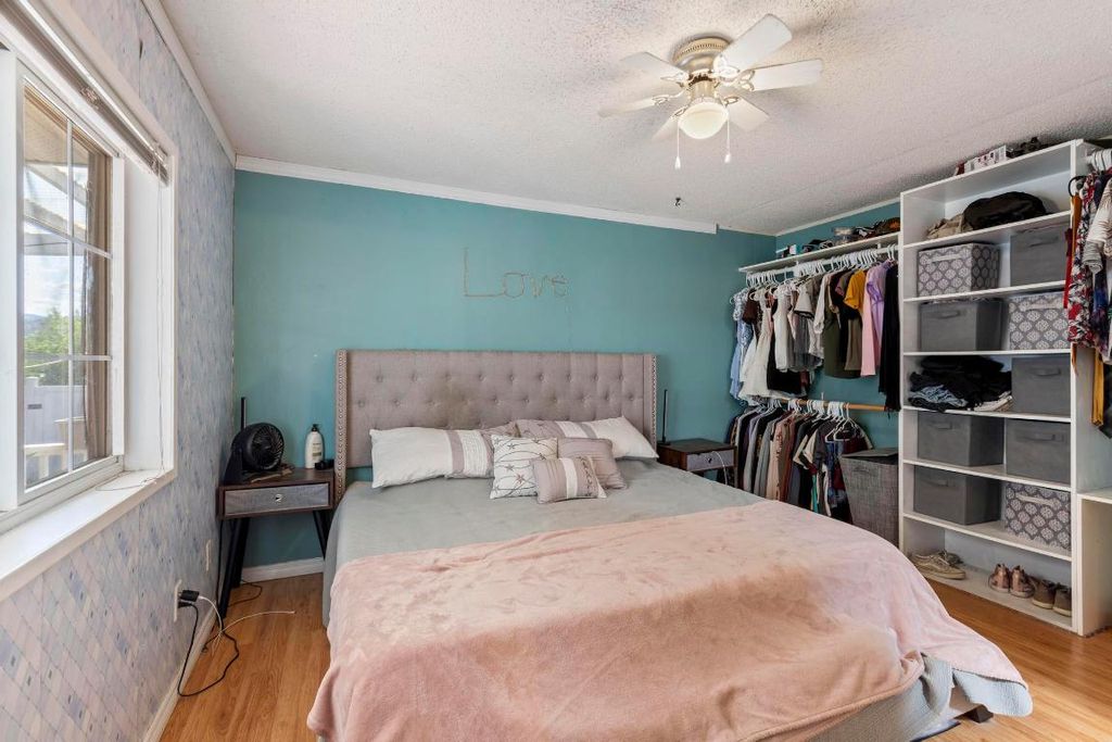 listing image 16518316938352220038