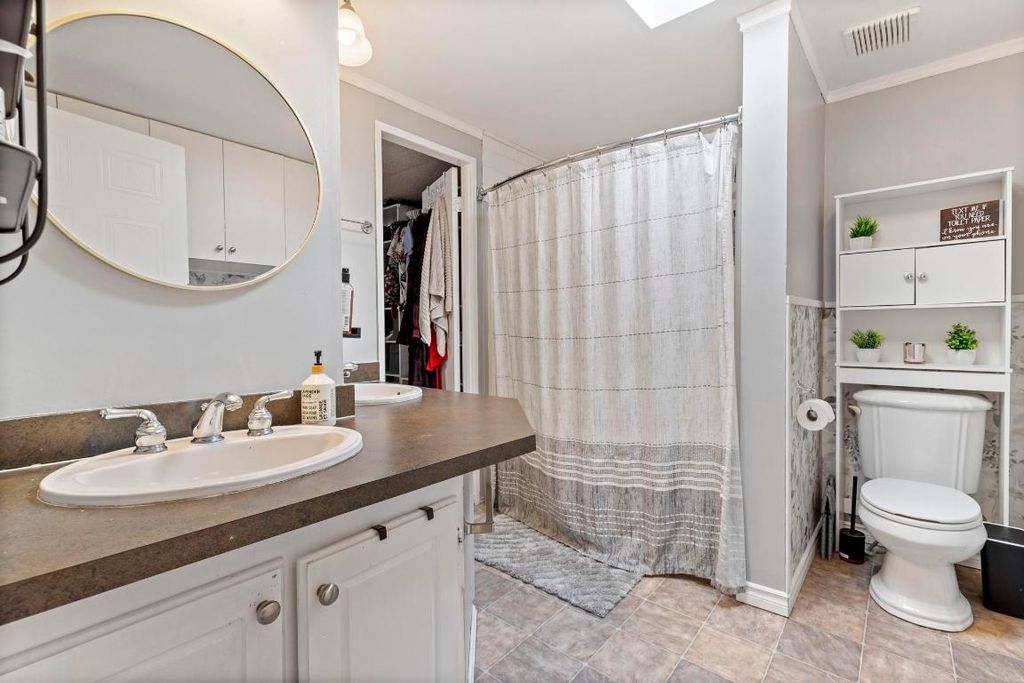 listing image 16516744626339475987