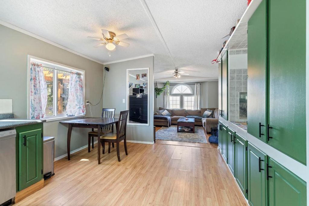 listing image 16514159749449738186