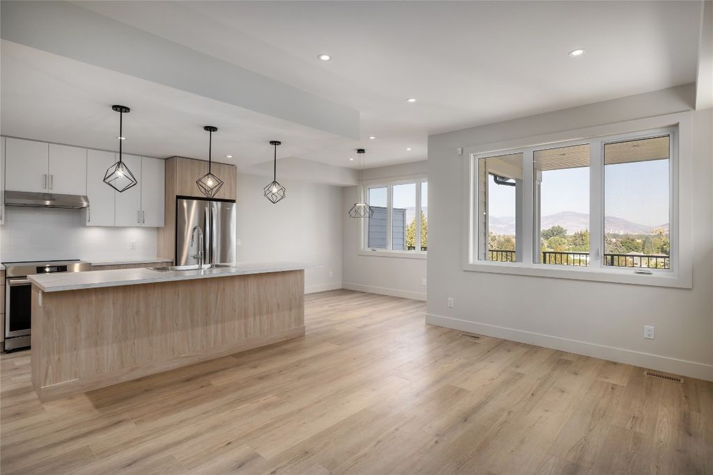 listing image 16511335754531626707