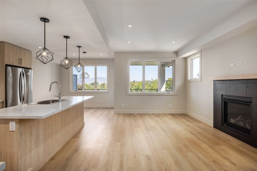 listing image 16517278671281354315