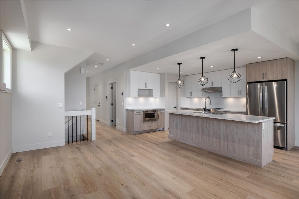 listing image 16518032510761924863