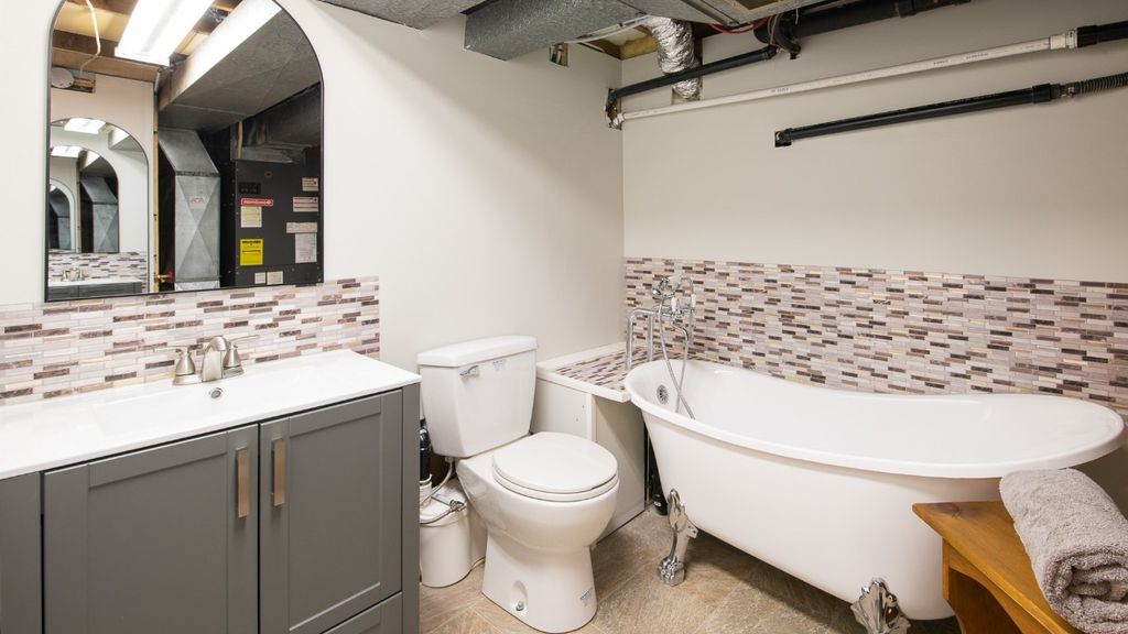 listing image 16513308940476620409