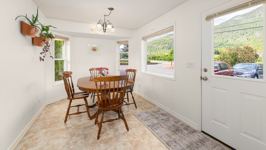 listing image 16515133574342660508