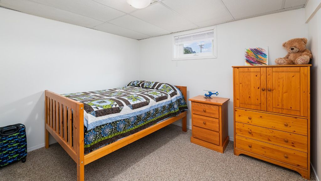 listing image 16517800812718050772