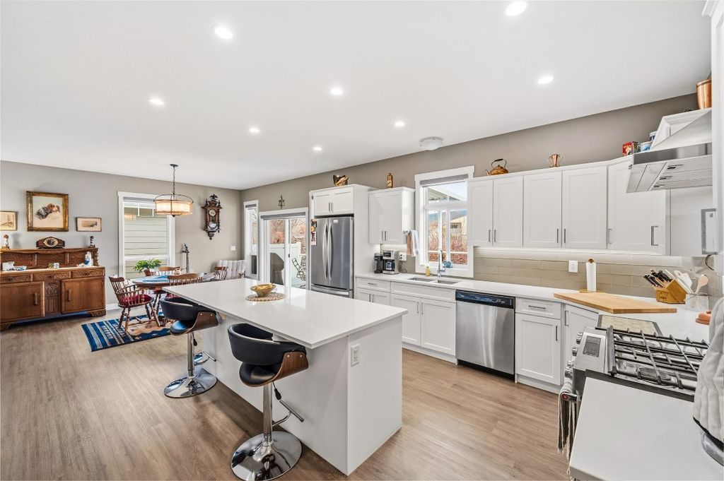 listing image 16516632698353941447