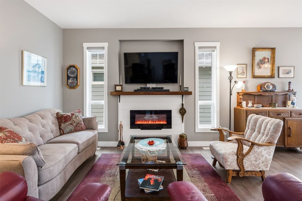 listing image 16510223247276002043