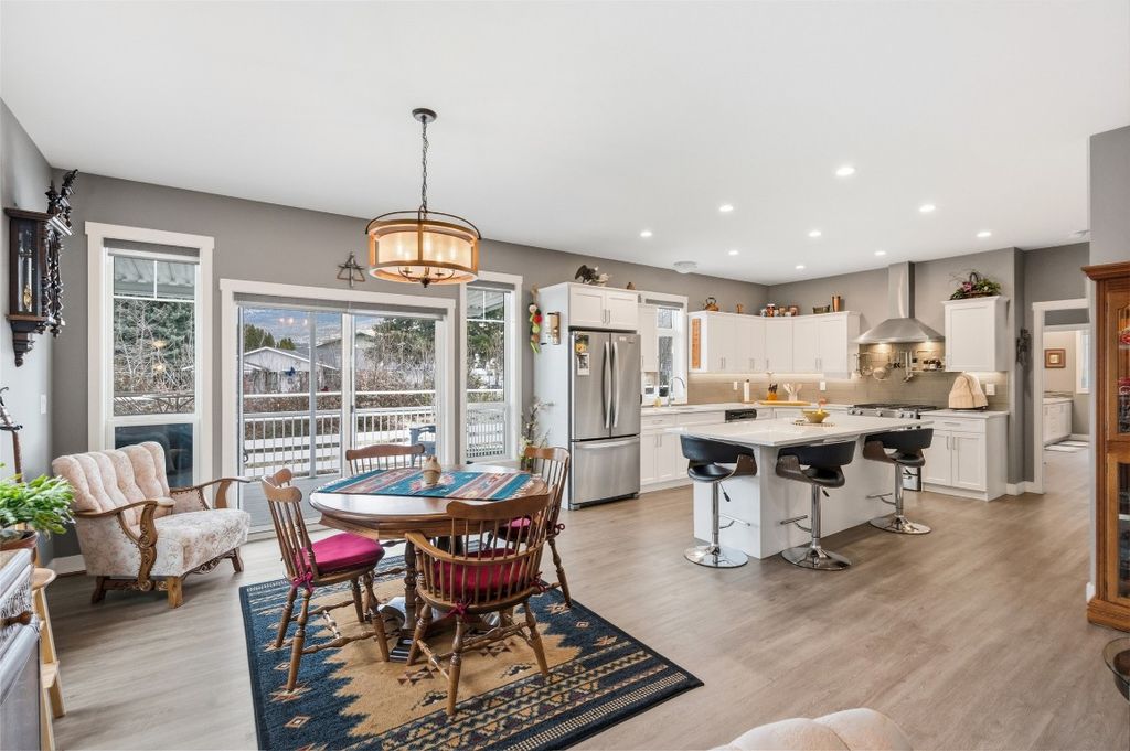 listing image 16515619907528266828