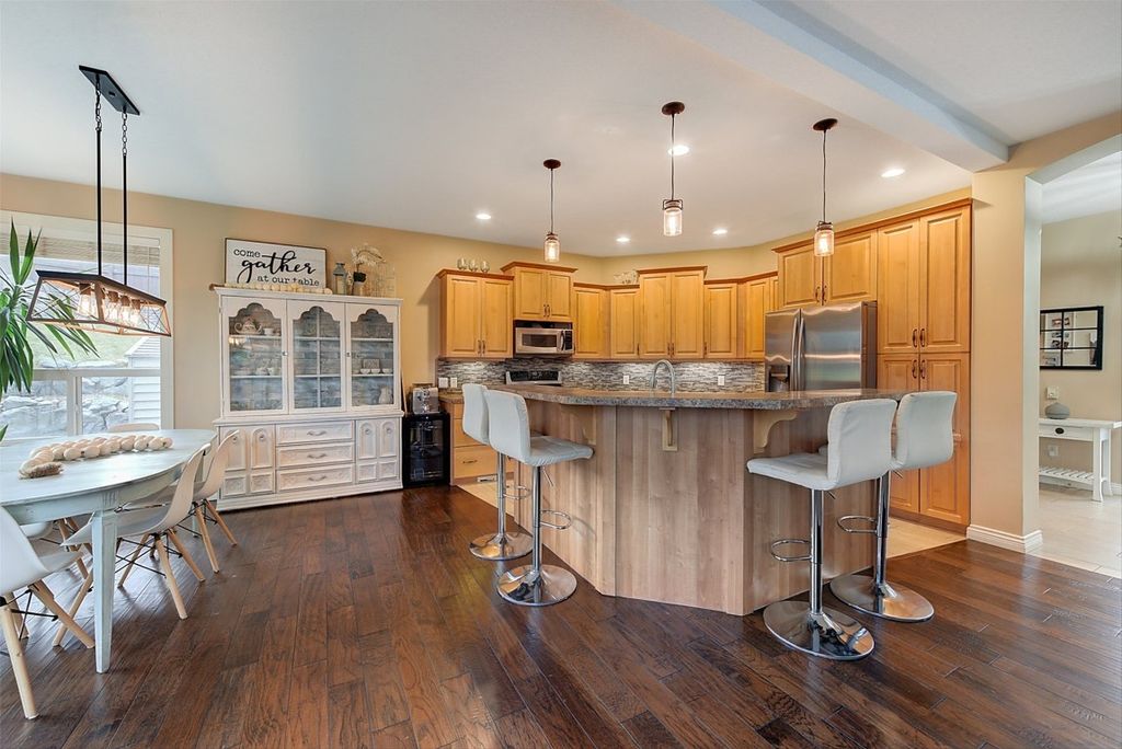 listing image 16516190062027144778