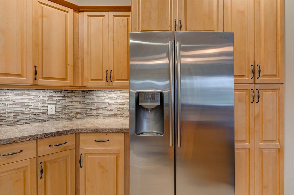 listing image 16515519939412960917