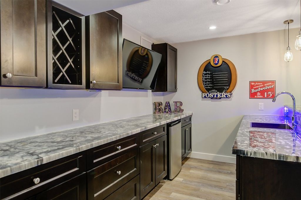 listing image 16516262358581367170