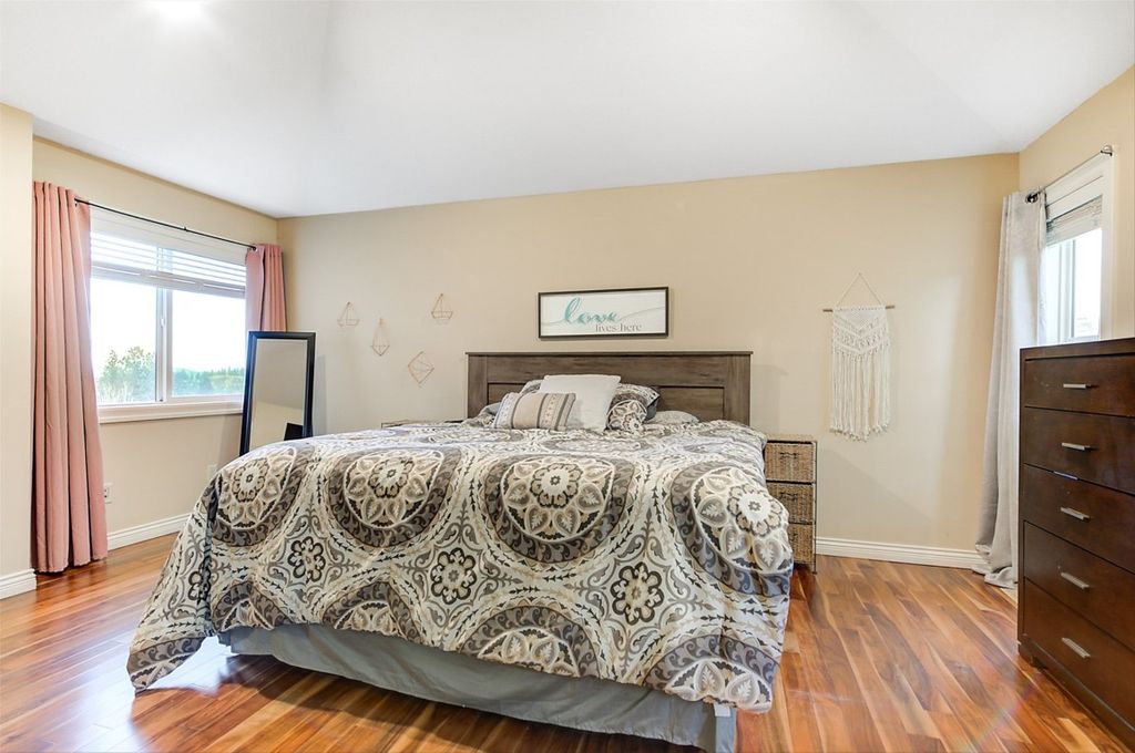 listing image 16513675126226724578