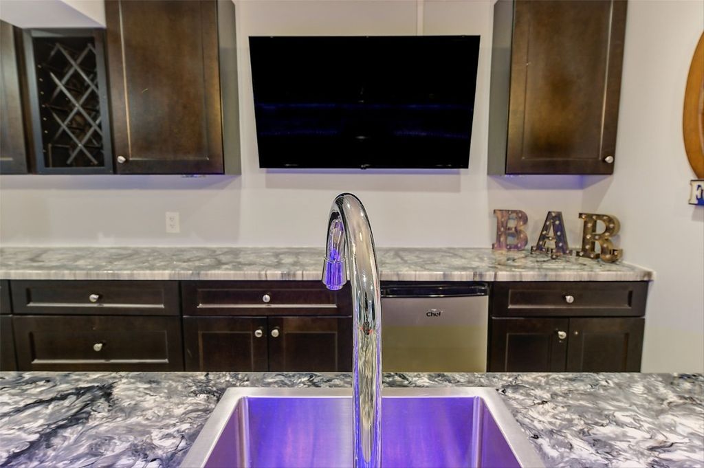 listing image 16518808366128169445