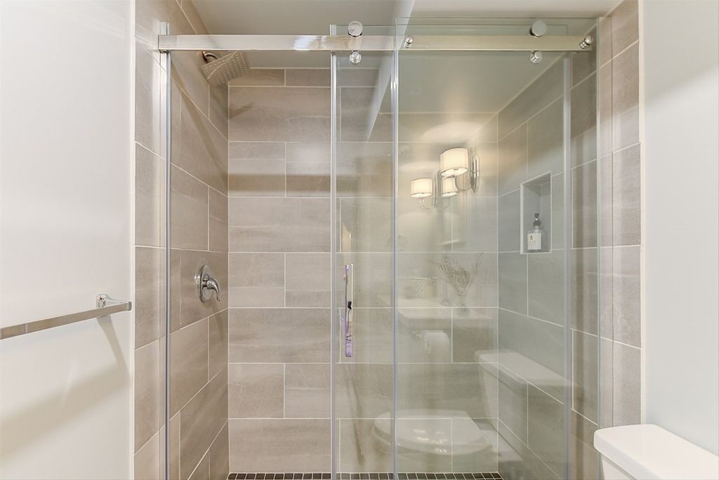 listing image 16514492351205152116