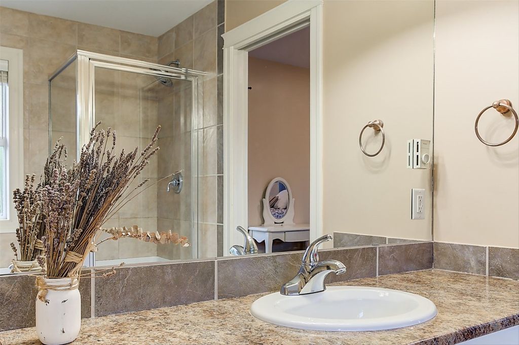 listing image 16511684145351482367