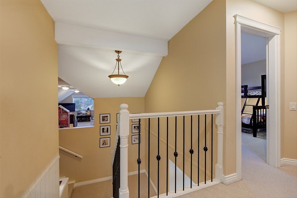 listing image 16514071623825354505