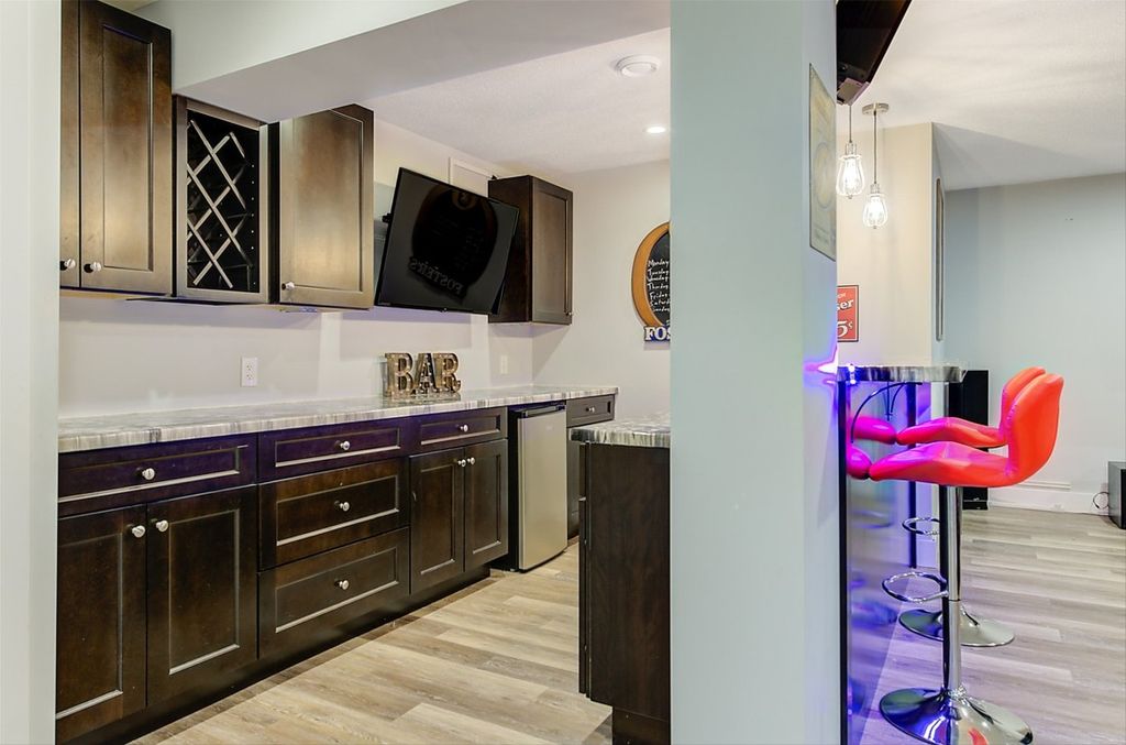 listing image 16516808104653550077