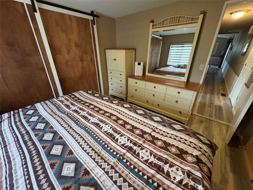 listing image 16512075854724890879