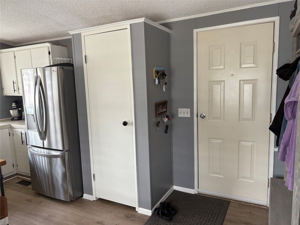 listing image 16515193304744936499