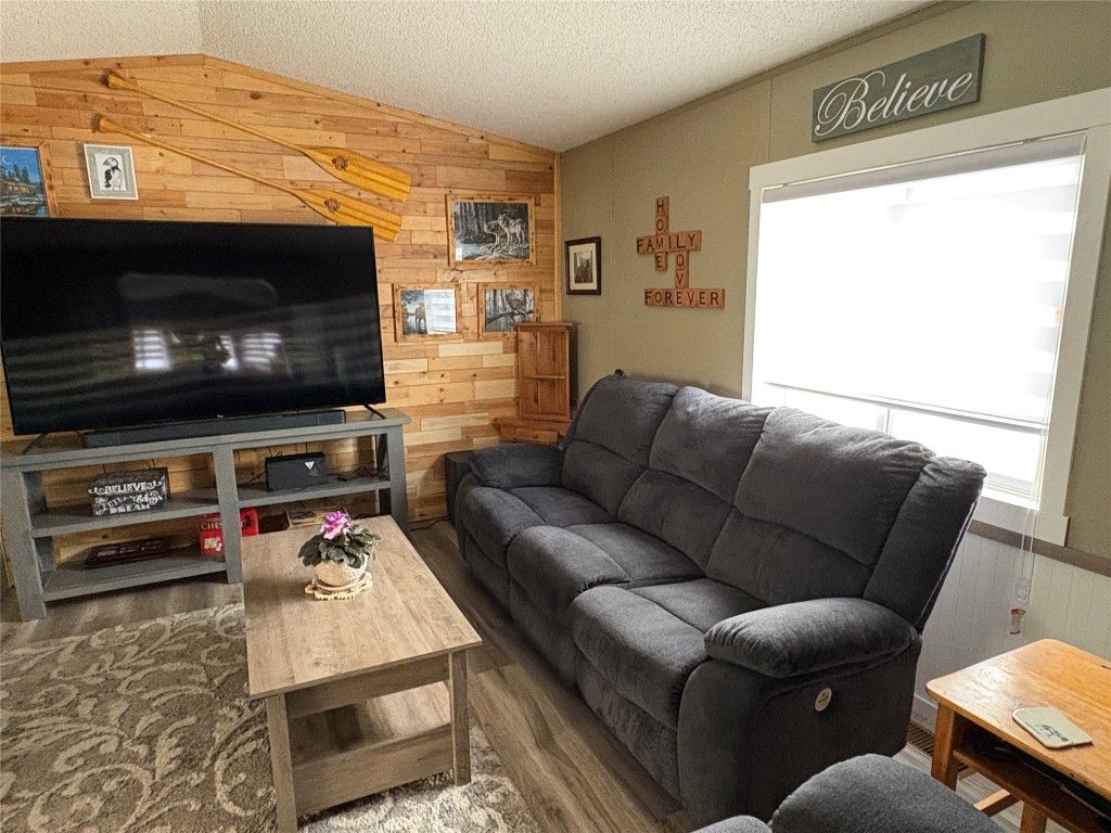 listing image 16517061315358427816