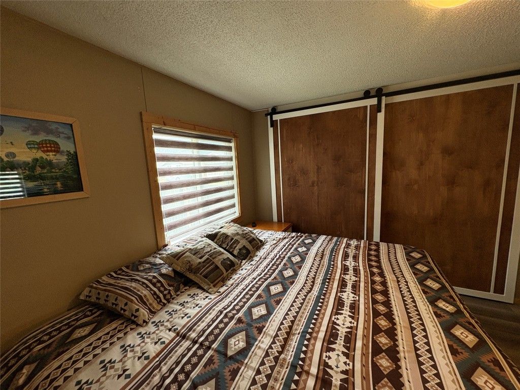 listing image 16512989241877585956