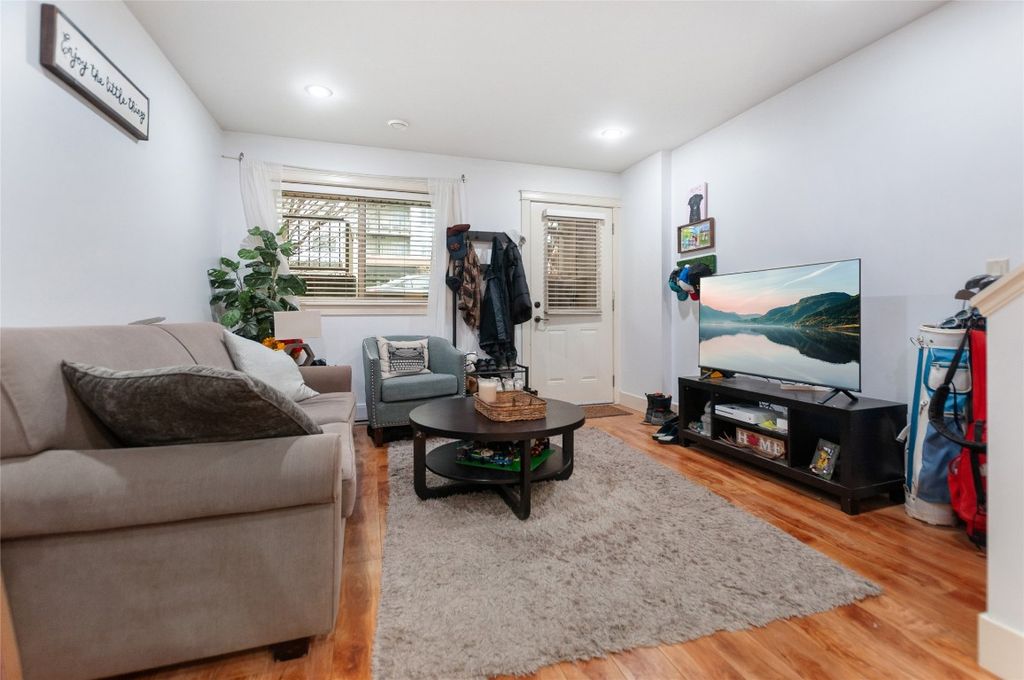 listing image 16513100667420194493