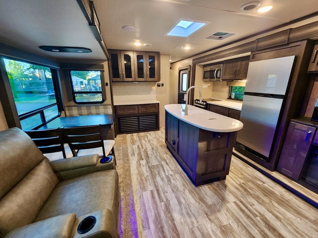 listing image 16511137214706822231
