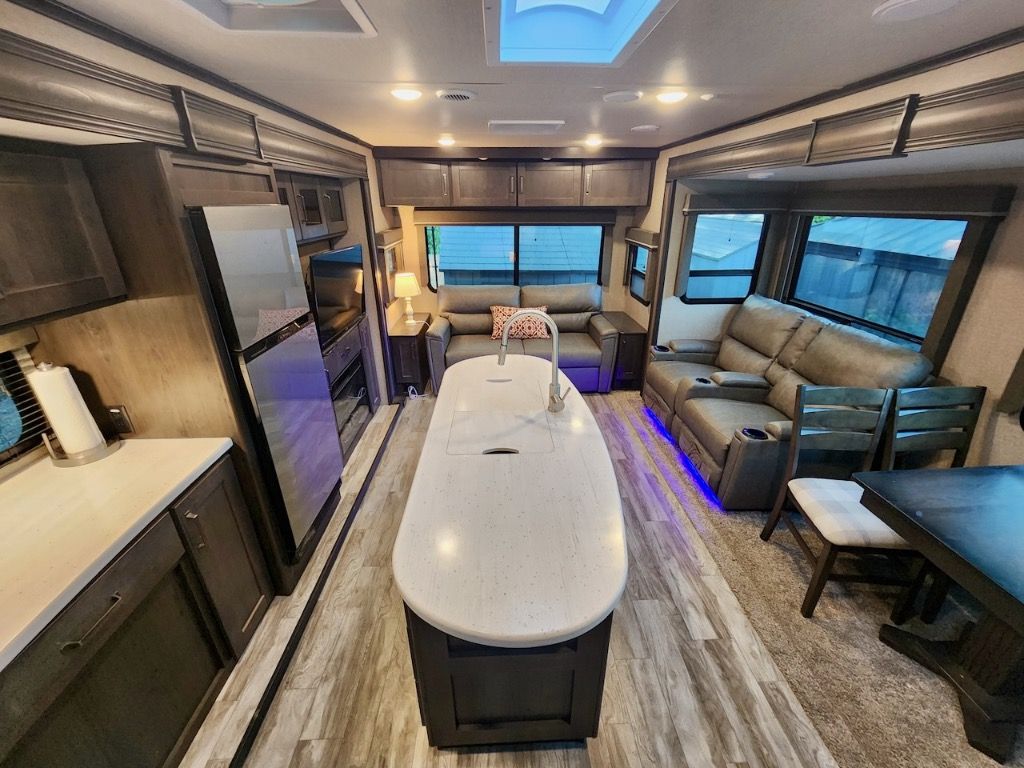 listing image 16515468423448233391