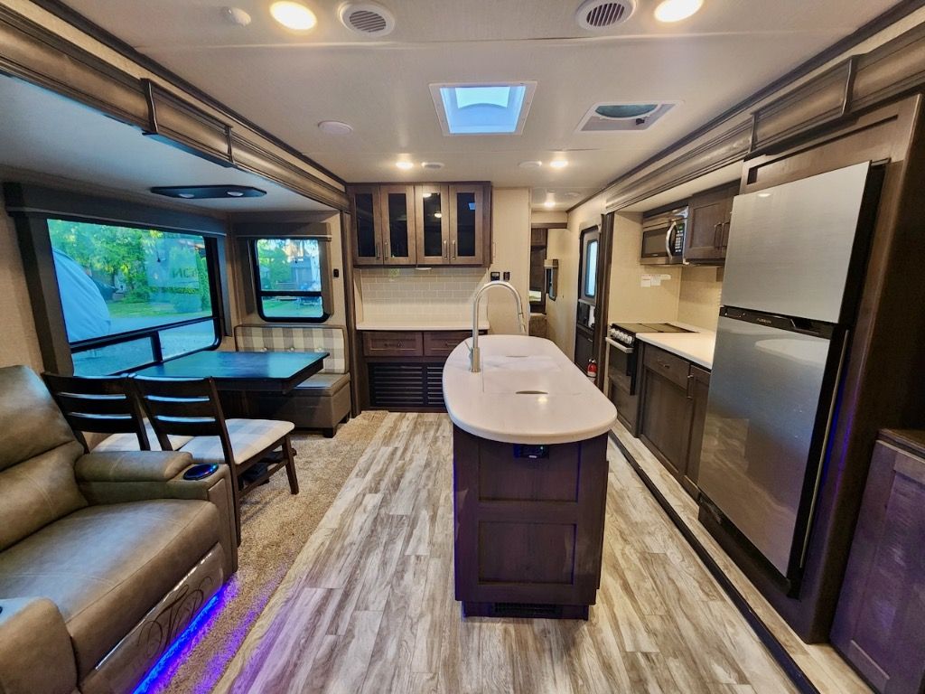 listing image 16516140422675162194
