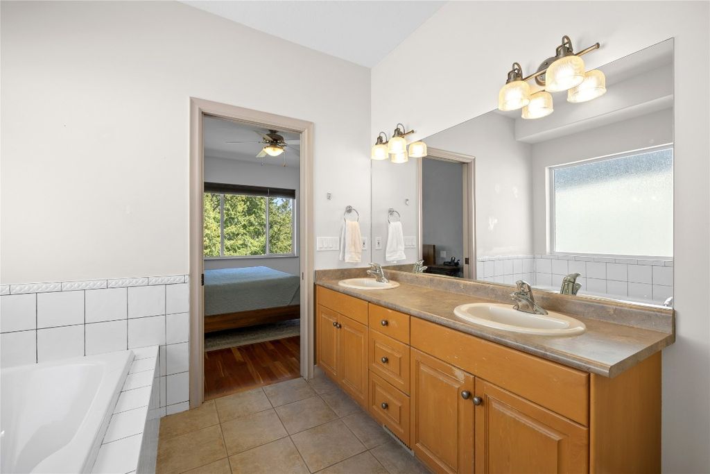 listing image 16512803167193515650