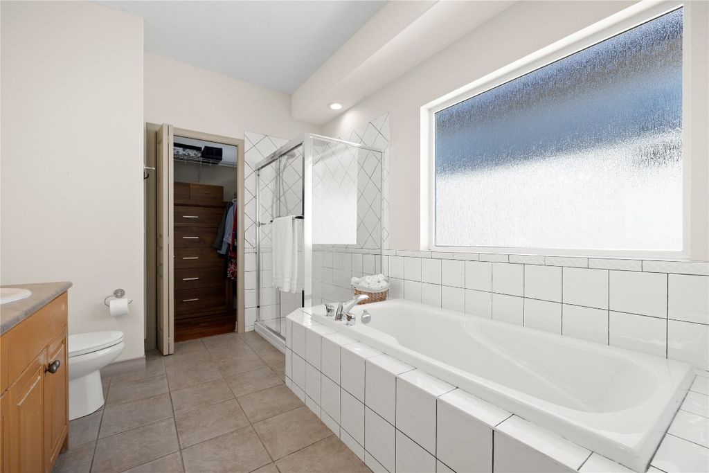 listing image 16512192221729551034