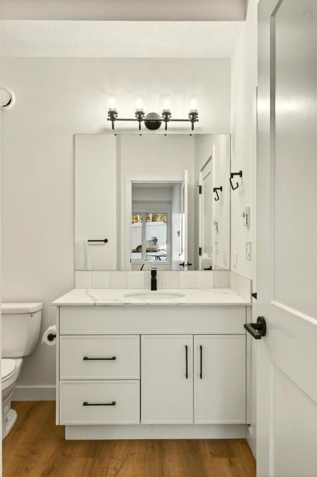 listing image 16512307961469832922