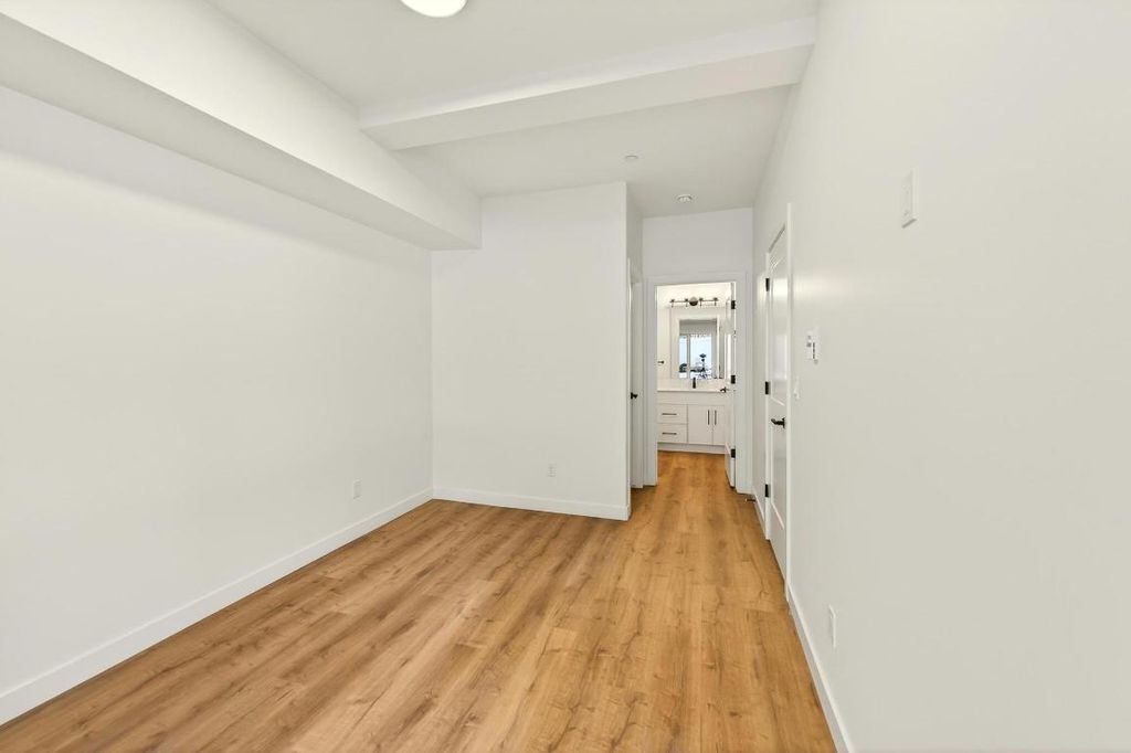 listing image 16510672820480314597