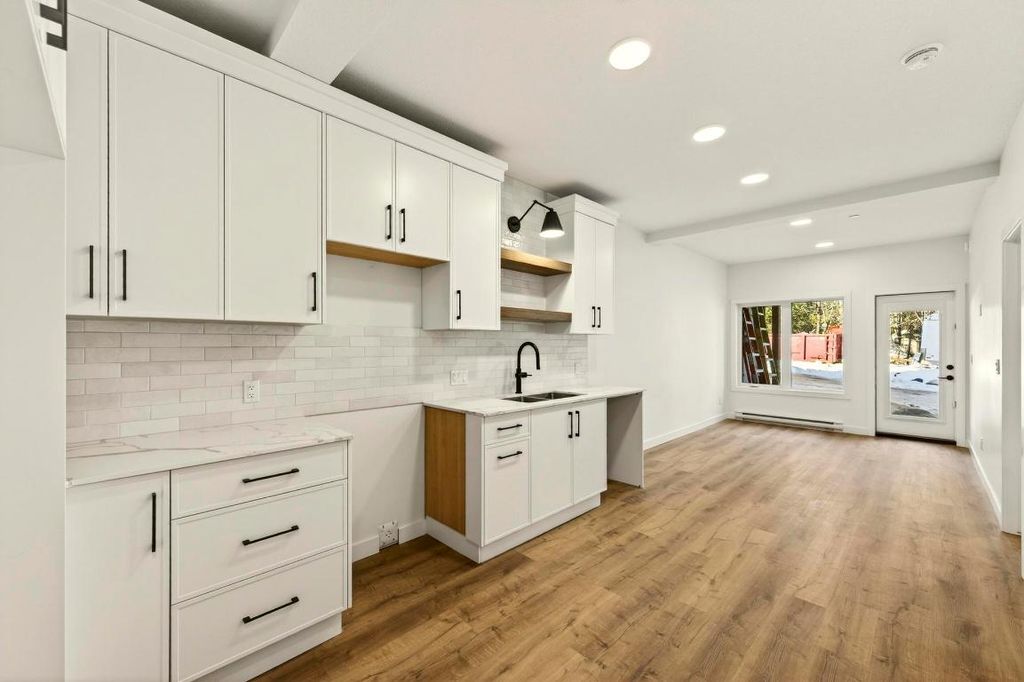 listing image 16512039403247231575