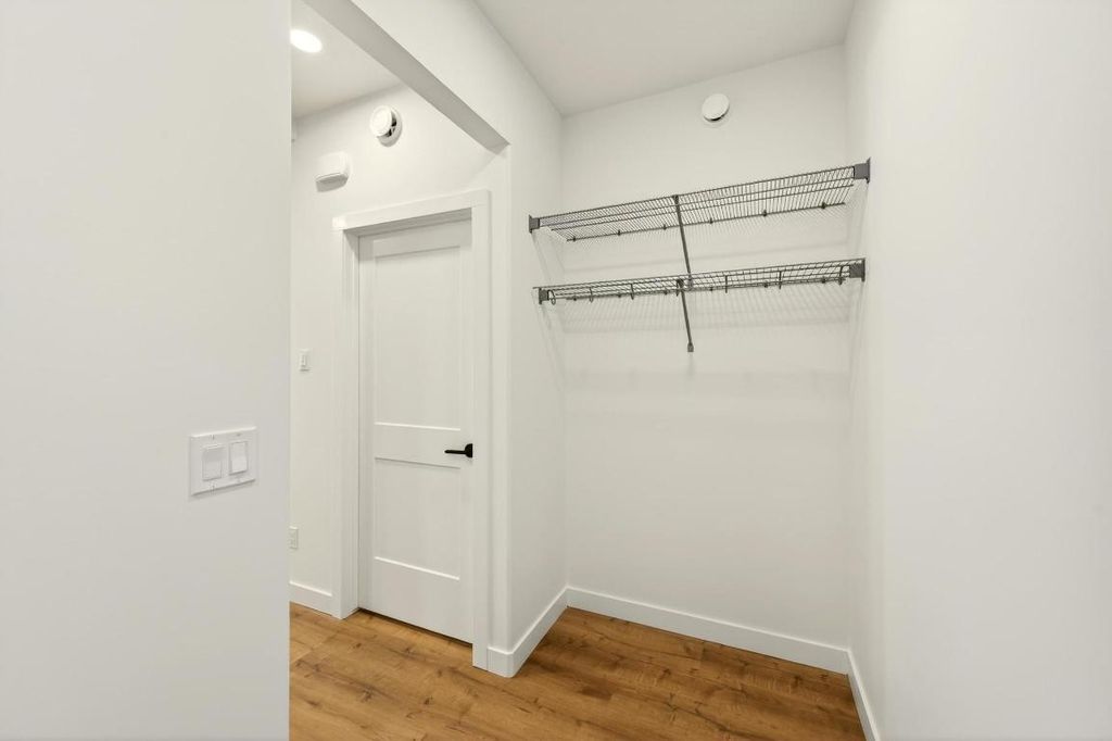 listing image 16513927648429046876