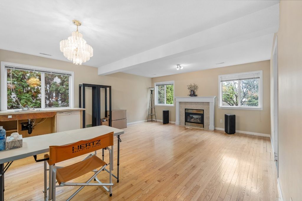 listing image 16516511011664469744