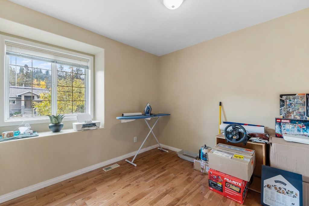 listing image 16513881817577887613