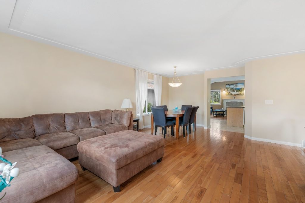 listing image 16513023595367681381